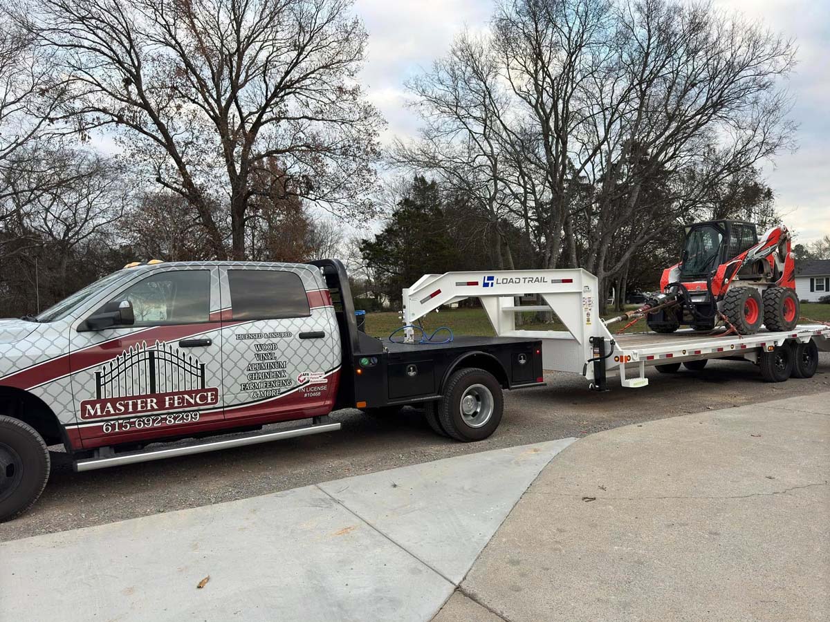 A friendly fence contracting professional