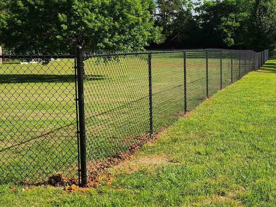 Chain link fence in Rutherford County Tennessee